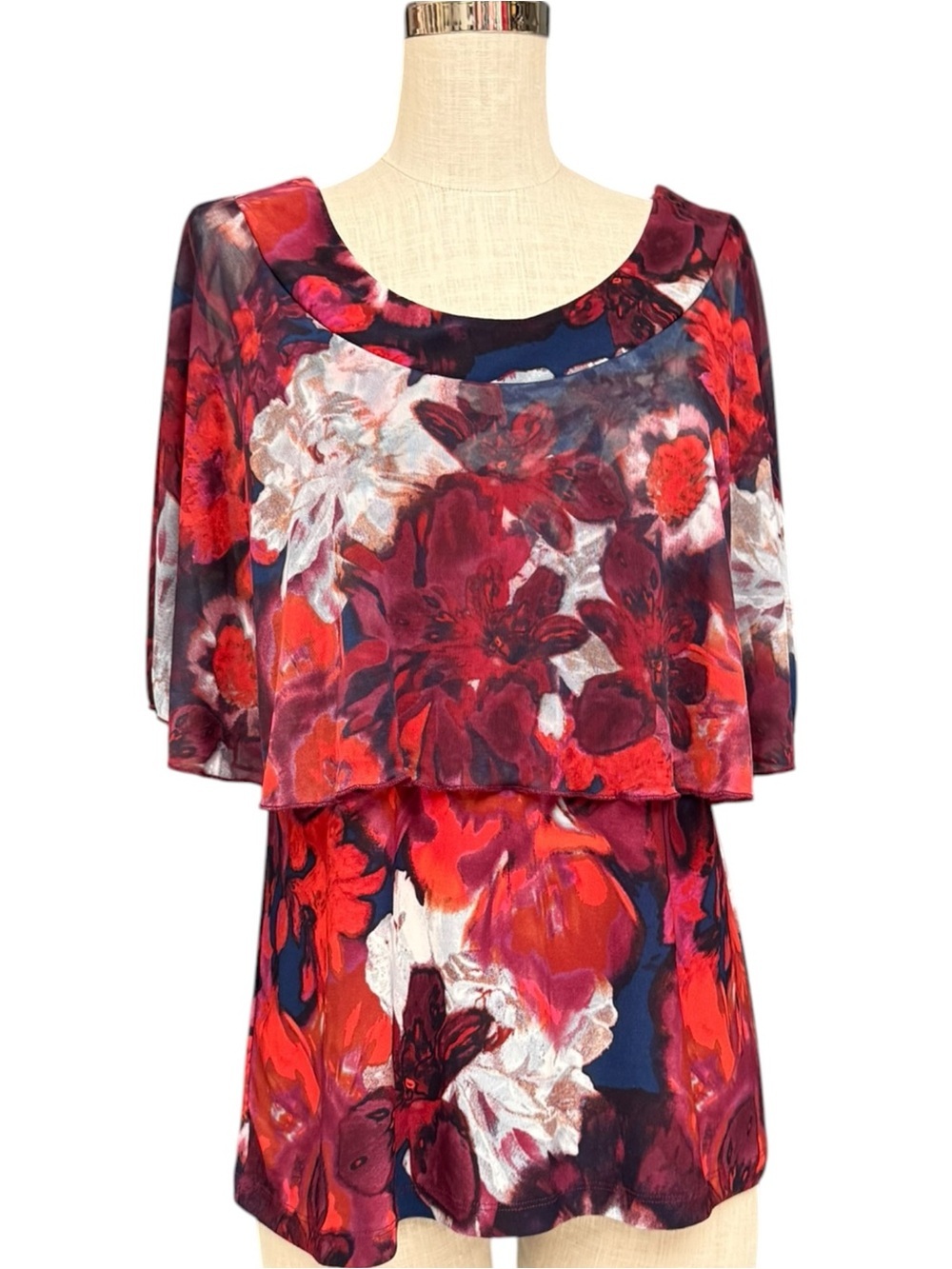 Susan Lawrence Red Floral Flutter Blouse, Size Large,